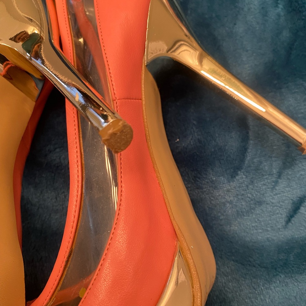 Petsy salmon color heels.
